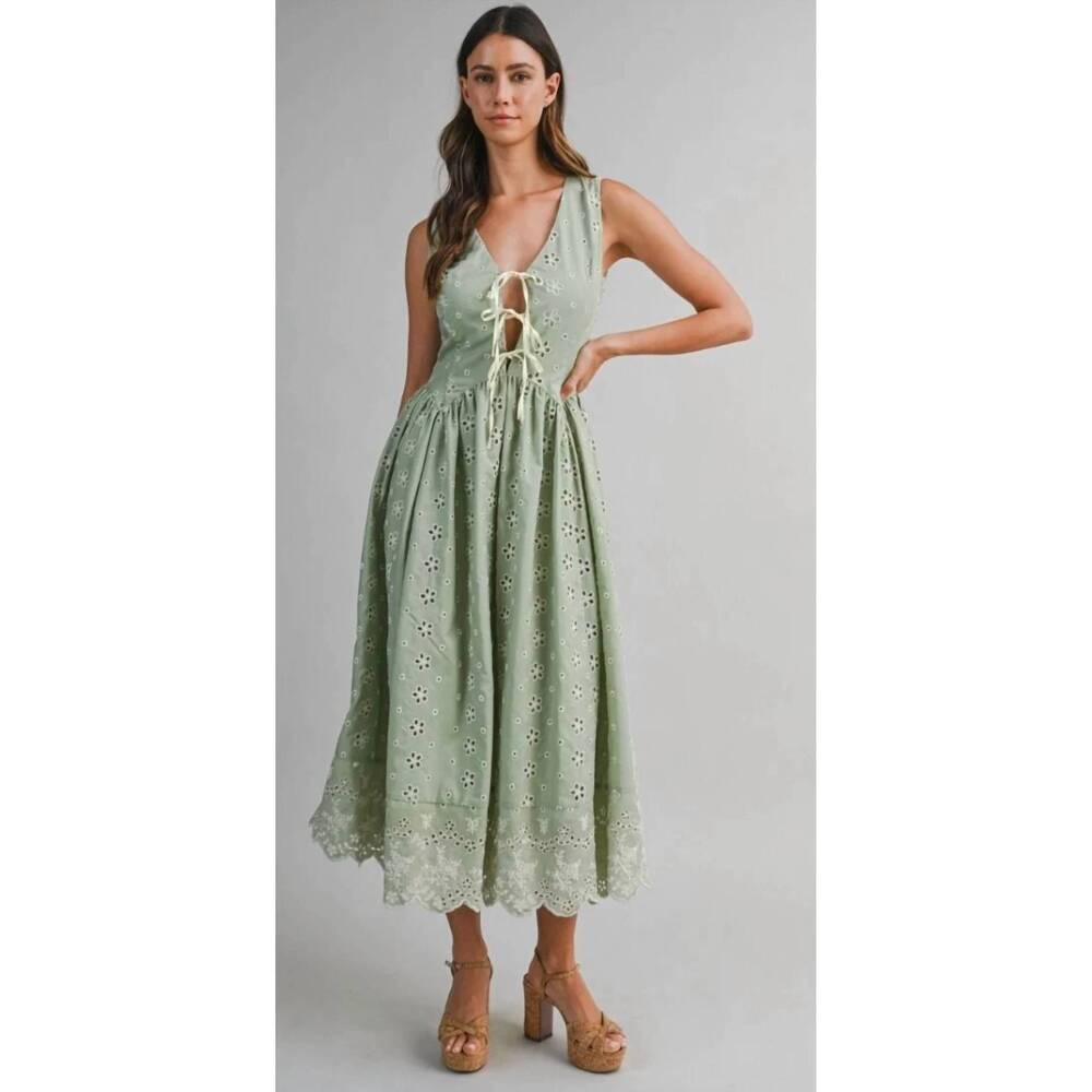 NEW MABLE kate floral eyelet midi dress in sage - Picture 4 of 6